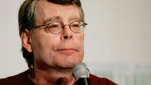 Stephen King ayuda a estudiantes a publicar un libro