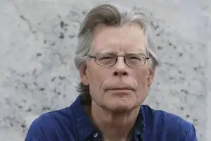 Stephen King revela por qué casi descartó su última novela… y por qué su perro podría sobrevivirlo