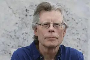 Stephen King revela por qué casi descartó su última novela… y por qué su perro podría sobrevivirlo