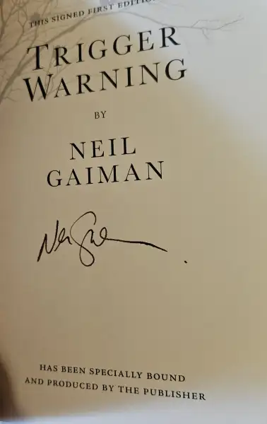 Neil Gaiman - Trigger Warning - Firmado por Neil Gaiman — Stephen King