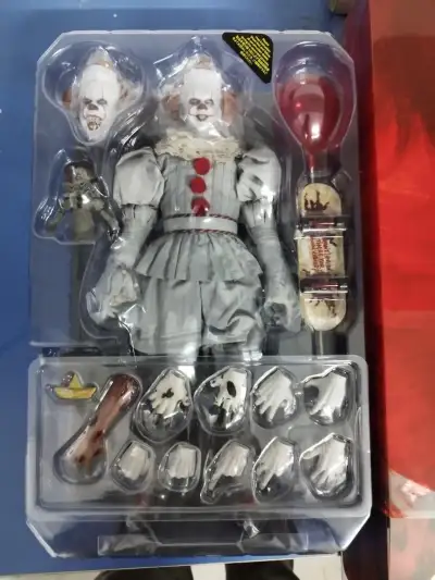 Pennywise - Escala 1-6 - Hot Toys — Stephen King